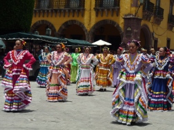 Bailes típicos en la plaza de San Miguel de Allende (7_07_12)